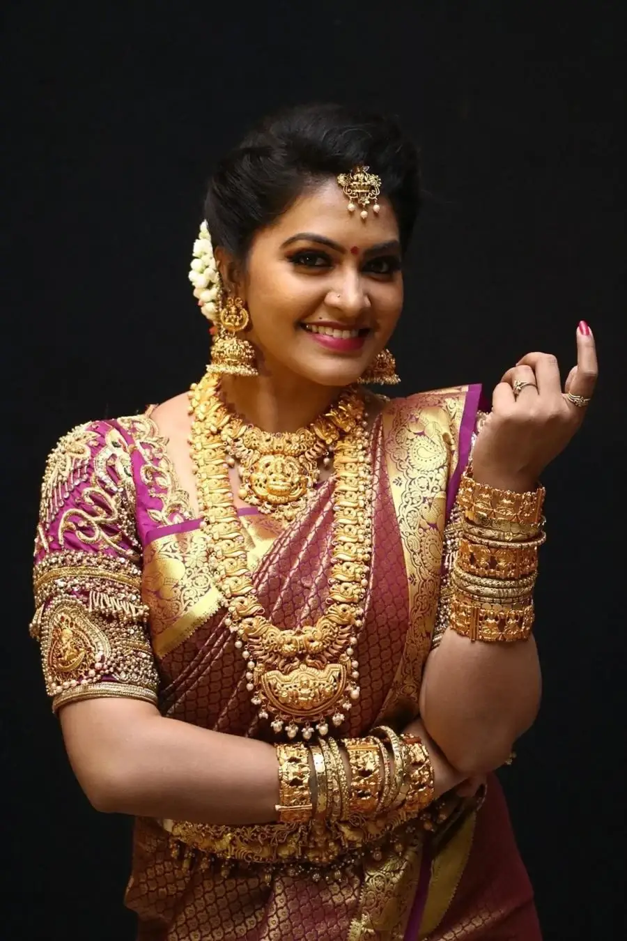 BEAUTIFUL INDIAN TV ACTRESS RACHITHA MAHALAKSHMI IN MAROON SILK SAREE 14
